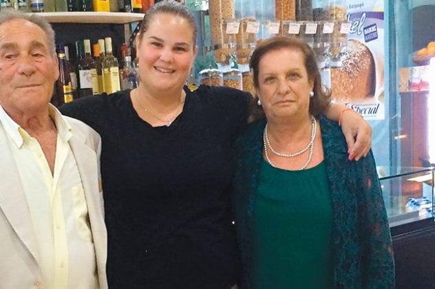 ο φούρναρης της Κω - Μοιράζει φρατζόλες στους πρόσφυγες - Έγινε σύμβολο της Ευρώπης