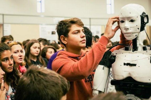Μade in Greece ο 15χρονος (!) Δημήτρης Χατζής από την Καβάλα & το Ρομπότ του Μade in Greece ο 15χρονος (!) Δημήτρης Χατζής από την Καβάλα & το Ρομπότ του