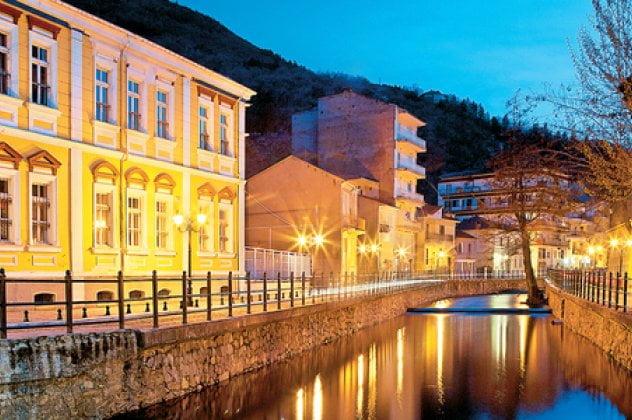 Χριστουγεννιάτικα έθιμα και παραδόσεις που θα σας ζεστάνουν την καρδιά