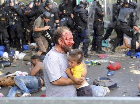 Είναι ο ''πολιτισμός της Ευρώπης '' ηλίθιε.... Είναι ο ''πολιτισμός της Ευρώπης '' ηλίθιε....