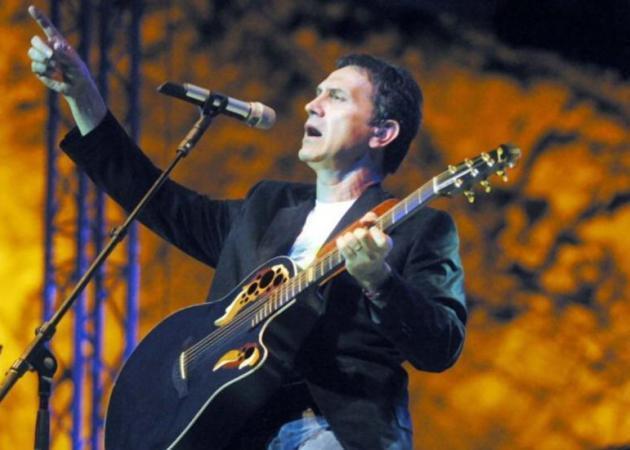 Στο μάτι του κυκλώνα για μια ακόμη φορά ο Γιώργος Νταλάρας. Αφορμή; Η συναυλία που έδωσε στην Άγκυρα, ανήμερα της 25ης Μαρτίου.