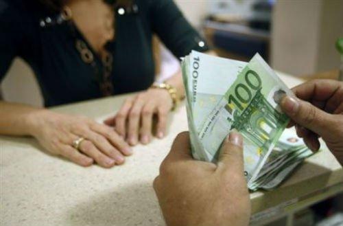 Οι θεσμοί πρόκειται να θέσουν ζήτημα εκ νέου ανακεφαλαιοποίηση των ελληνικών τραπεζών, ενώ η ΕΚΤ πρόκειται να ζητήσει “κούρεμα” των καταθέσεων… ως “εργαλείο” επίλυσης του προβλήματος