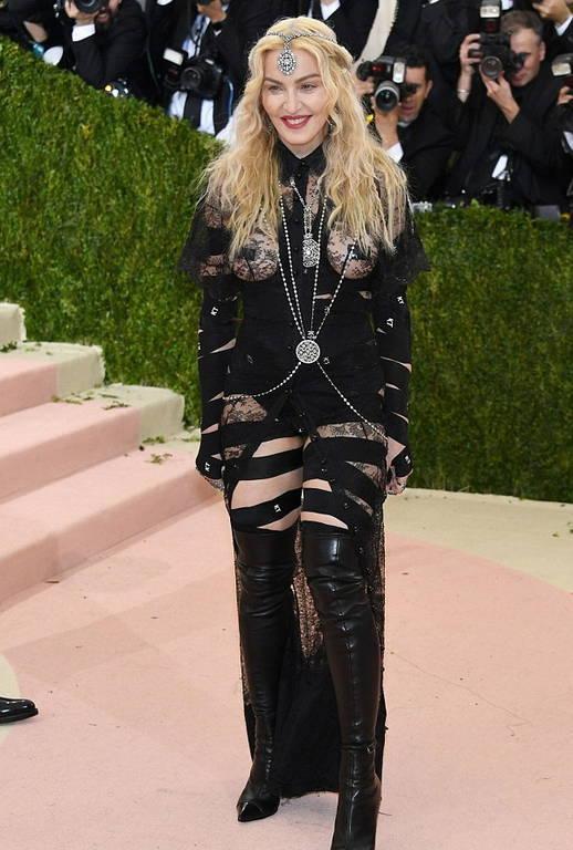 Σάλος: Δείτε βίντεο με τη Μαντόνα να κάνει στοματικό σεξ!