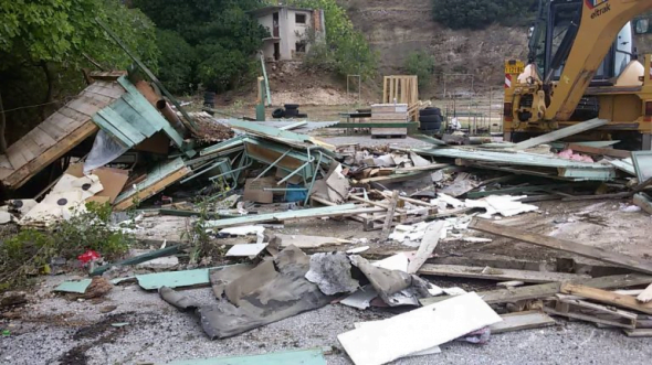 Κατεδάφισαν το πρόχειρο σκοπευτήριο της Άννας Κορακάκη - ΦΩΤΟ