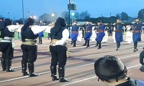 Συγκλονιστικό βίντεο: Σείεται η γη όταν Πόντιοι και Κρητικοί χορεύουν αντικριστά Συγκλονιστικό βίντεο: Σείεται η γη όταν Πόντιοι και Κρητικοί χορεύουν αντικριστά