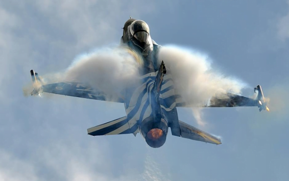 Ρίγη συγκίνησης: Συγκλόνισε όλη την Ελλάδα το μήνυμα του πιλότου του F-16 στη στρατιωτική παρέλαση