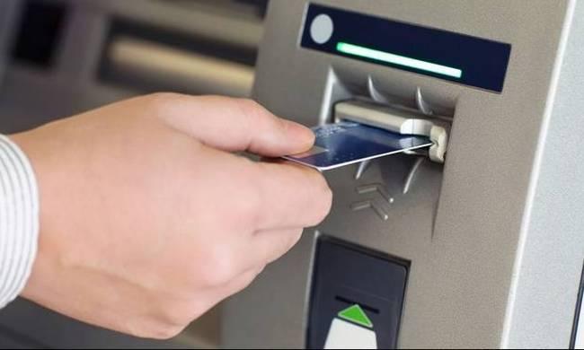Αυτά είναι τα πέντε λάθη που κάνεις στο ΑΤΜ και σου κοστίζουν λεφτά!