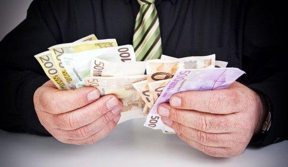 XRIMATA ΟΑΕΔ: Κάθε μήνα 200 ευρώ για ένα χρόνο – Δείτε ΕΔΩ πώς θα πάρετε το επίδομα