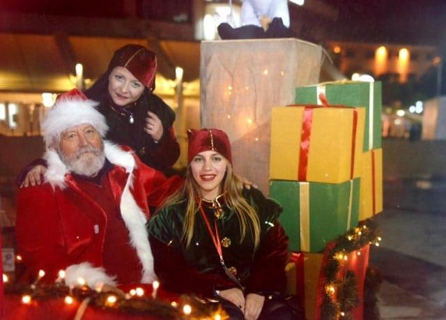 Χριστούγεννα: Πόσα άτομα επιτρέπονται σε σπίτια τις γιορτές