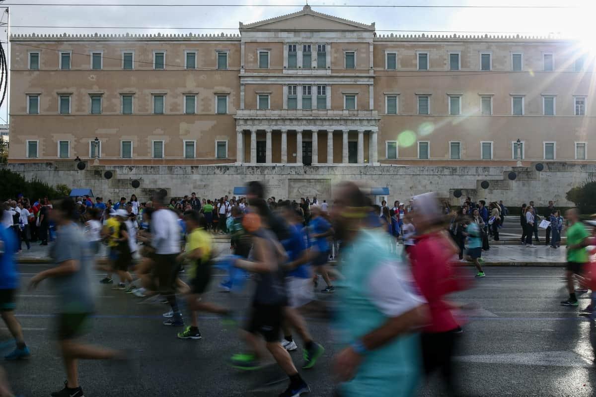 Πως κατέγραψε ο φωτογραφικός φακός τον 35ο Μαραθώνιο της Αθήνας