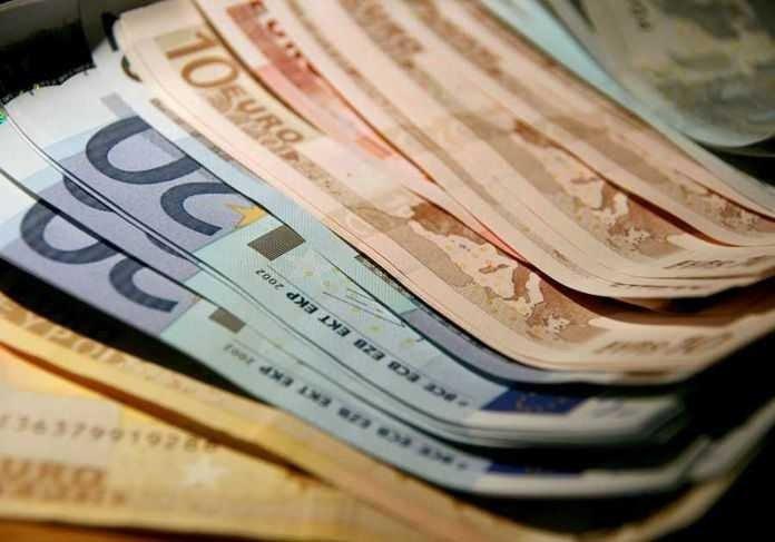 Τεράστια ανάσα: Ποιοι θα πάρετε επίδομα έως και 700 ευρώ;