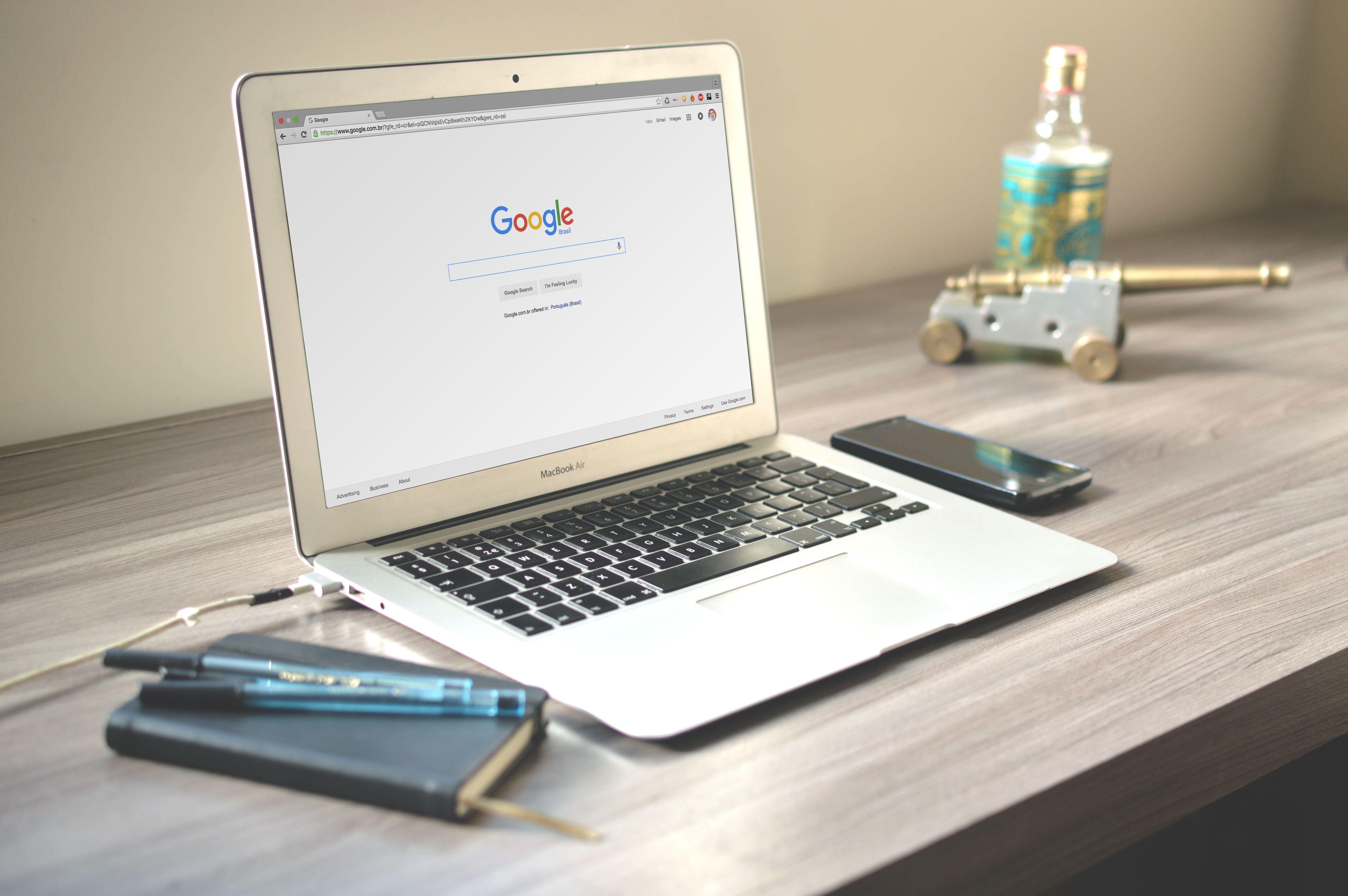 Στόχος της Google είναι να πείσει τους χρήστες να εγκαταλείψουν τη χρήση εξειδικευμένου λογισμικού (ad blockers) που επιτρέπει το καθολικό μπλοκάρισμα των διαφημίσεων και να αρκεσθούν στις νέες δυνατότητες του Chrome. Στόχος της Google είναι να πείσει τους χρήστες να εγκαταλείψουν τη χρήση εξειδικευμένου λογισμικού (ad blockers) που επιτρέπει το καθολικό μπλοκάρισμα των διαφημίσεων και να αρκεσθούν στις νέες δυνατότητες του Chrome.