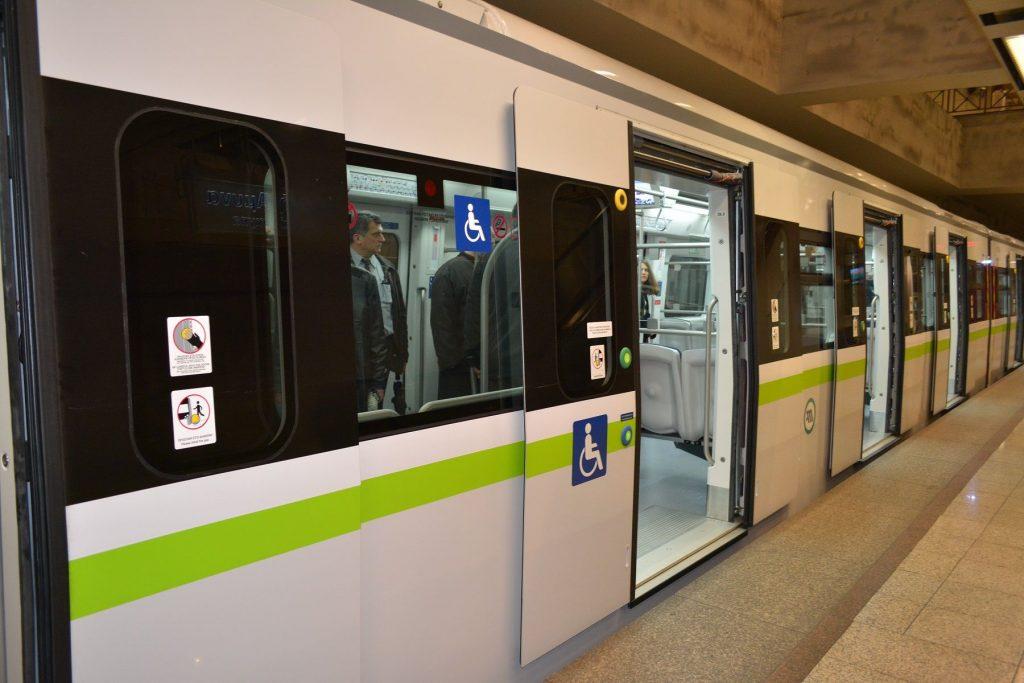 Mετρό στην Αθήνα: Ένας χτυπάει εισιτήριο τρεις περνάνε
