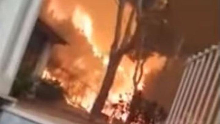 ΒΙΝΤΕΟ - ΣΟΚ από τη φονική πυρκαγιά στο Μάτι - Σώθηκε από θαύμα - Ήταν μέσα σε σπίτι που 