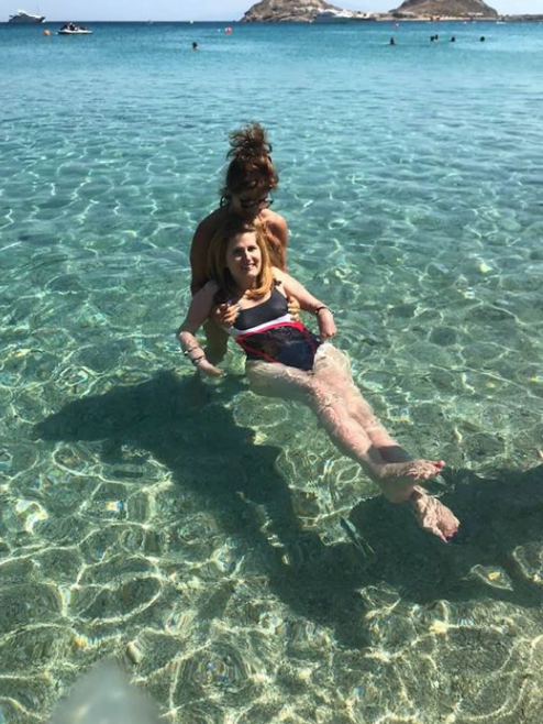 Η Μυρτώ της Πάρου έκανε το πρώτο της μπάνιο μετά από 7 χρόνια