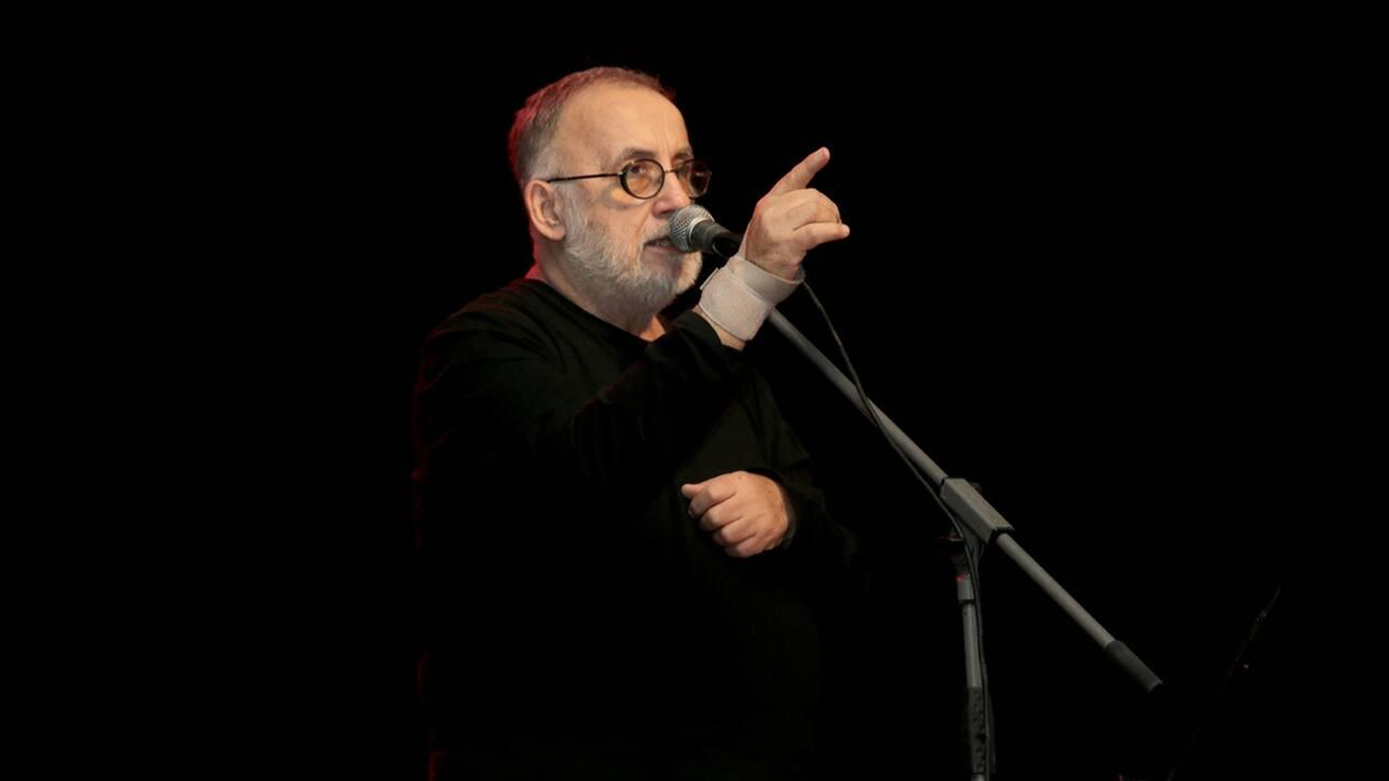 Έφυγε από τη ζωή ο Θάνος Μικρούτσικος – Οι αξέχαστες δημιουργίες του που θα μας συντροφεύουν (video) Έφυγε από τη ζωή ο Θάνος Μικρούτσικος – Οι αξέχαστες δημιουργίες του που θα μας συντροφεύουν (video)