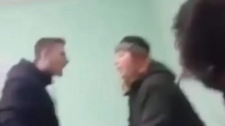 Δείτε το Video - Μαθητής ΕΠΑΛ τραμπουκίζει καθηγήτρια για να του σβήσει μια απουσία Δείτε το Video - Μαθητής ΕΠΑΛ τραμπουκίζει καθηγήτρια για να του σβήσει μια απουσία
