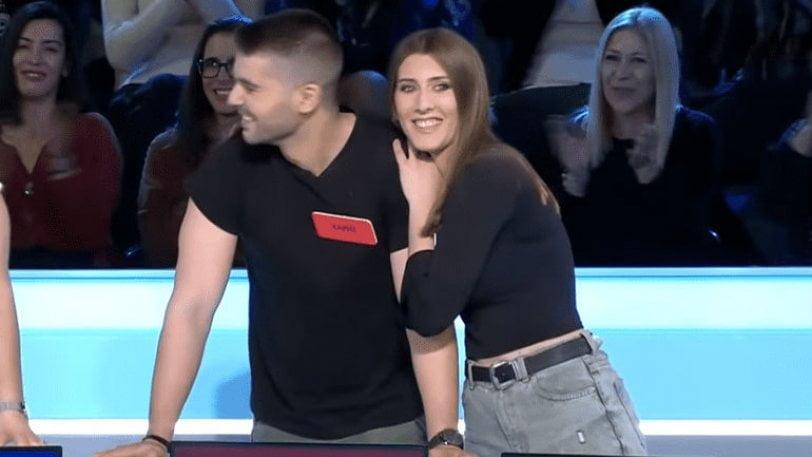 Παίκτης στον «Τροχό της Τύχης» έκανε επίτηδες λάθος για να πάρει τα χρήματα συμπαίκτριά του (vid) Παίκτης στον «Τροχό της Τύχης» έκανε επίτηδες λάθος για να πάρει τα χρήματα συμπαίκτριά του (vid)