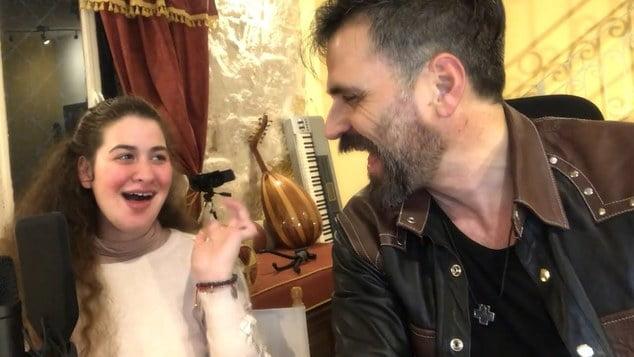 Η μικρή Νεφέλη που δε μιλάει αλλά Tραγουδάει Συγκίνησε ερμηνεύοντας τον «Χαρταετό»