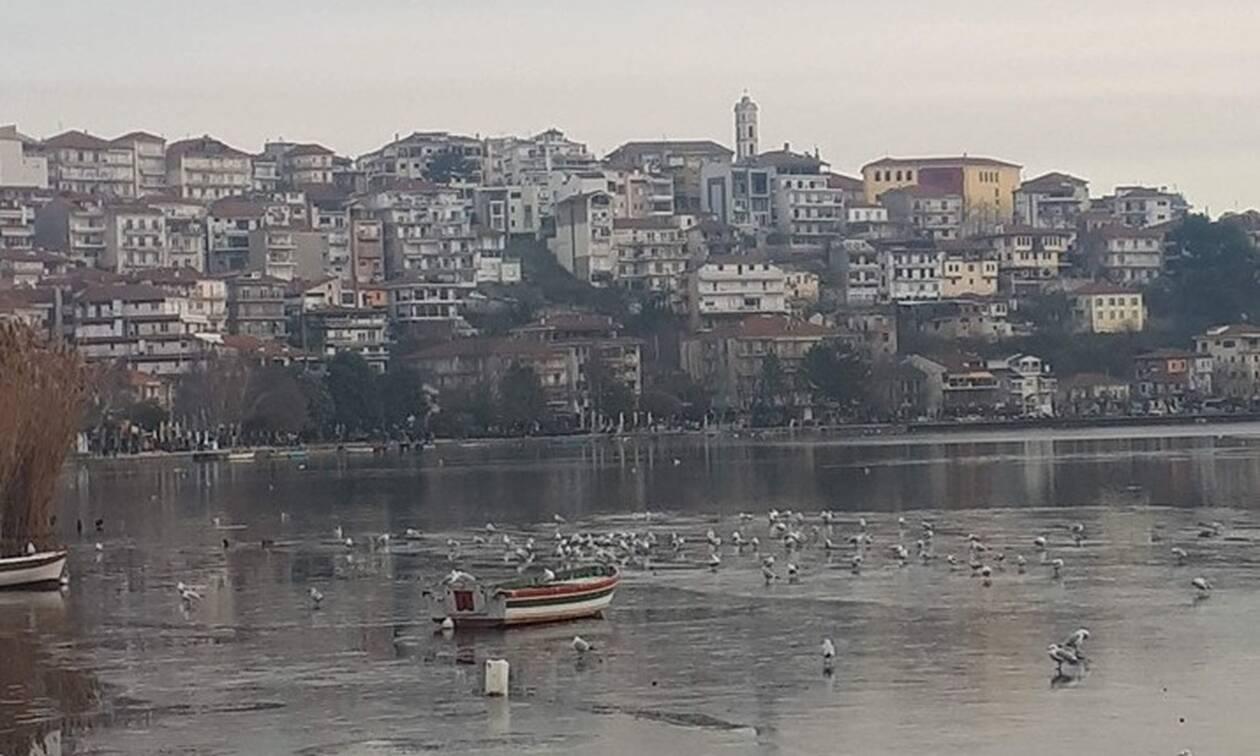 Θρίλερ στην Καστοριά: Ξεπάγωσε η λίμνη και έπαθε σοκ όλη η πόλη - Τι βρήκαν