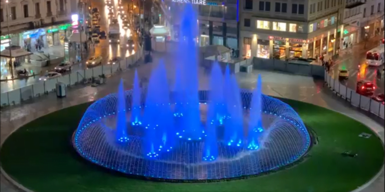 Το συντριβάνι της Ομόνοιας σε πλήρη λειτουργία -Το βίντεο που ανάρτησε ο Κώστας Μπακογιάννης