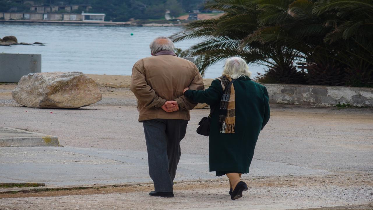 Δεν είναι ο «γέρος» και η «γριά», ανόητε*