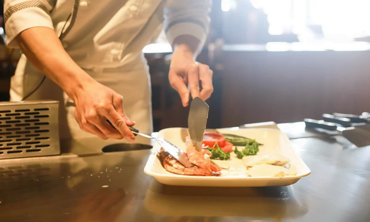 Κοροναϊός – «Βόμβα» από τον ΕΦΕΤ: Ο ιός μεταδίδεται και μέσα από τα τρόφιμα