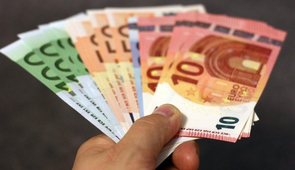 Ποιοι εργαζόμενοι θα πάρουν άλλα 800 ευρώ τον Μάιο