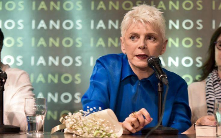 elena akrita «Θα καθάριζα τα αποτυπώματά μου απ’ το όπλο»: Αυτό είναι το status της Ακρίτα για το οποίο την μπλόκαρε ξανά το FB
