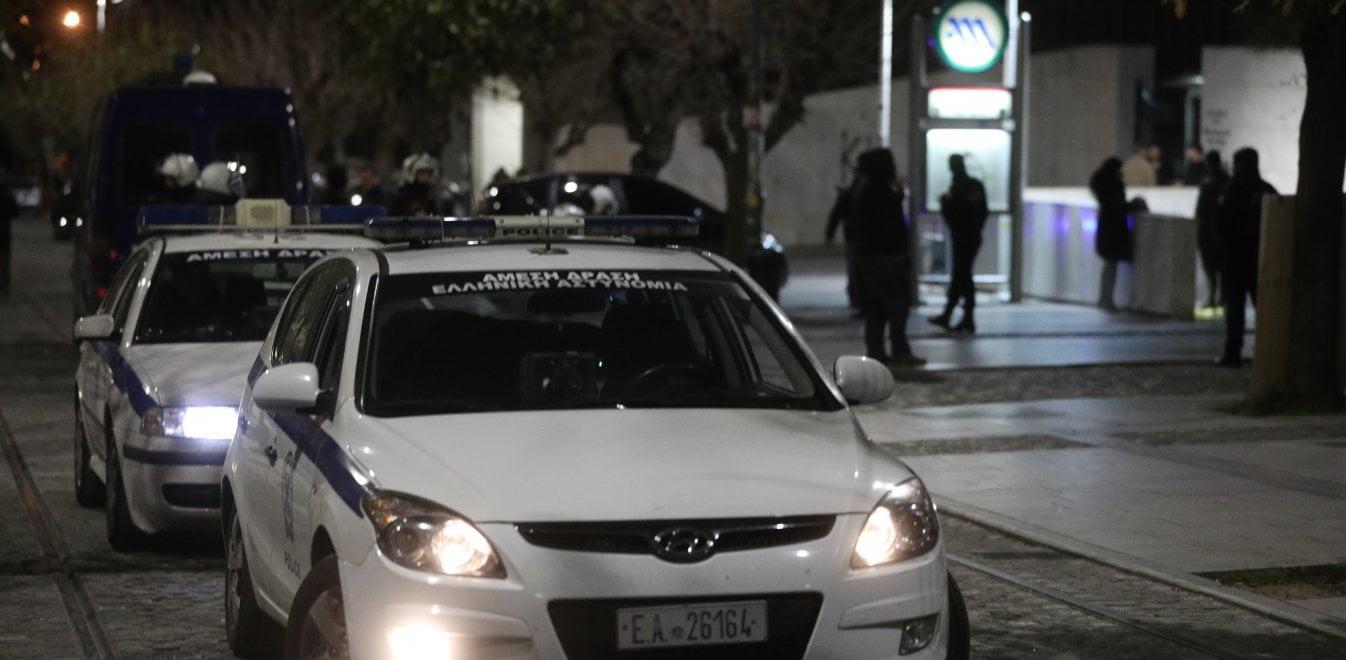 akropoli-metro-astynomia Συναγερμός στο κέντρο της Αθήνας: Άνδρας άνοιξε πυρ και ταμπουρώθηκε στο διαμέρισμά του