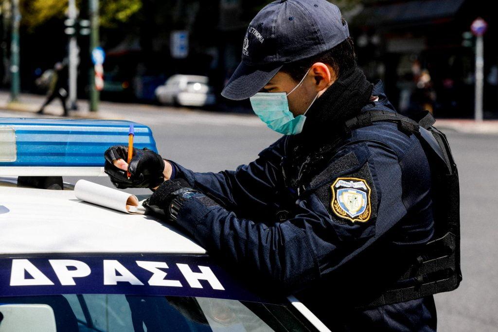 Απαγόρευση κυκλοφορίας: Γιατί τα κλειστά σχολεία και το “800άρι” δείχνουν Ιούνιο για άρση των μέτρων