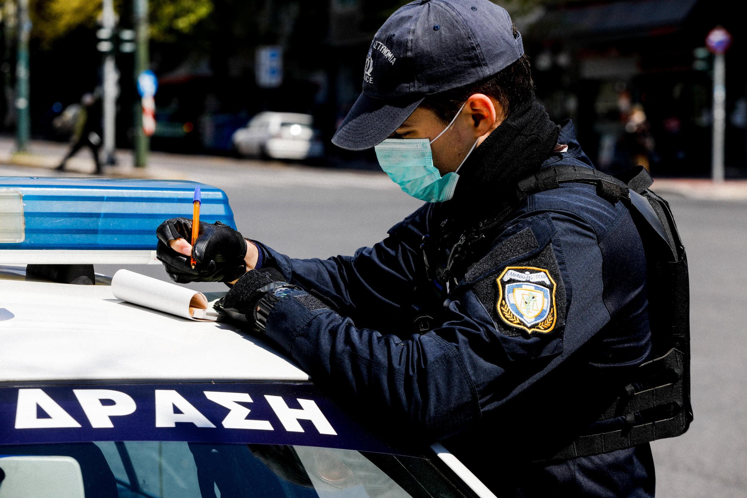ola_ta_metra_kivernisi_12 Απαγόρευση κυκλοφορίας: Γιατί τα κλειστά σχολεία και το “800άρι” δείχνουν Ιούνιο για άρση των μέτρων