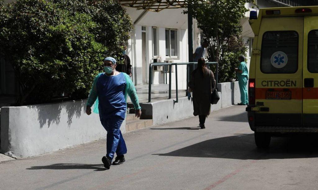 Κορωνοϊός: Η Ελλάδα πλησιάζει τον ημερήσιο αριθμό-καμπανάκι