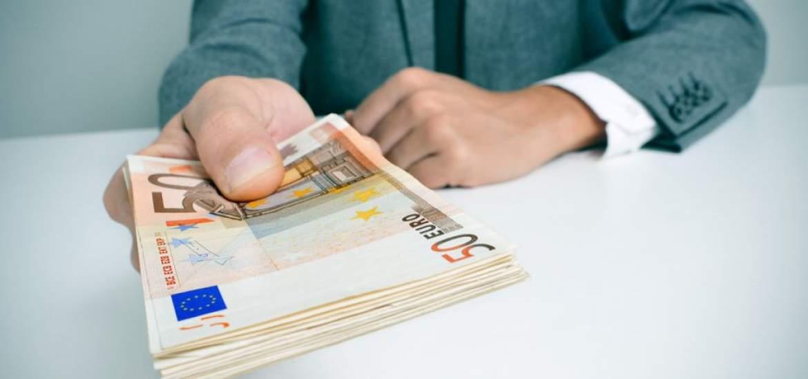 Ποιοι θα αναγκαστούν να επιστρέψουν πίσω το έκτακτο επίδομα 800 ευρώ