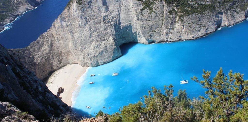 Τα ελληνικά νησιά που ενδέχεται να μπουν στην πράσινη λίστα της Βρετανίας