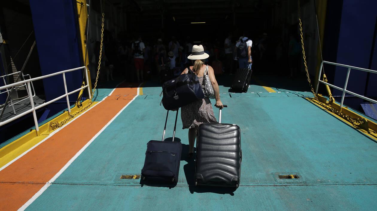 Κοροναϊός: Από τον Μάιο οι πρώτες ελευθερίες στους πλήρως εμβολιασμένους Έλληνες