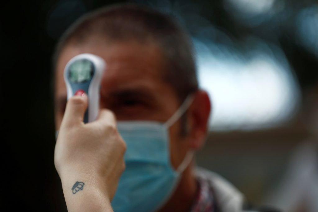 «Βόμβα» Σύψα: Τα κρούσματα μπορεί να φτάσουν ακόμη και τα 20.000