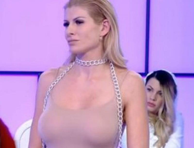 My Style Rocks: Η Ευριδίκη γυμνόστηθη στην παραλία[photos]