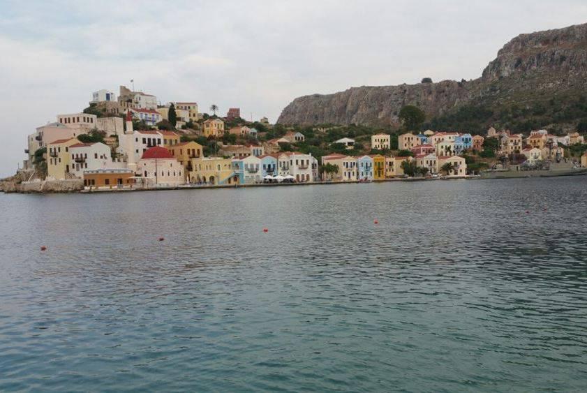 Σφοδρές αντιδράσεις από δήλωση Ροζάκη για "απομονωμένο" Καστελόριζο