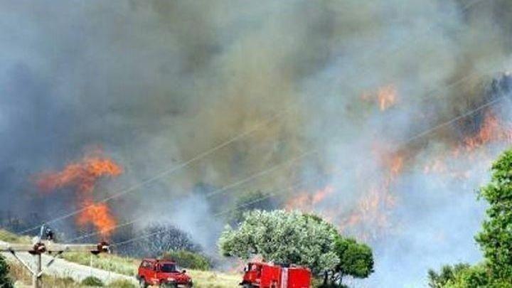 ΕΚΤΑΚΤΟ: Φωτιά στην Ικαρία: Εκκενώνονται οικισμοί - ΤΩΡΑ