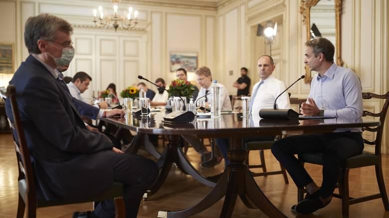 ΕΚΤΑΚΤΗ ΕΝΗΜΕΡΩΣΗ - Τα τρία μέτρα που πρότειναν οι ειδικοί στη χτεσινή σύσκεψη στο Μαξίμου