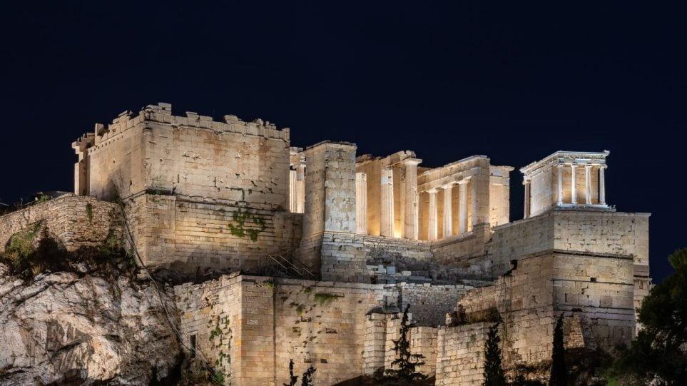 Δείτε live την παρουσίαση του νέου φωτισμού της Ακρόπολης