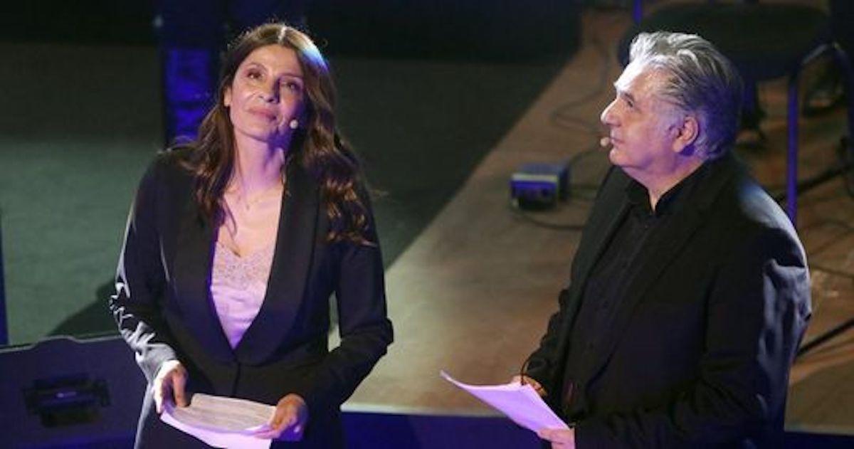 Πόπη Τσαπανίδου: «Σήμερα ξαναξύπνησε ο φόβος – σκοτείνιασε ο κόσμος μου»