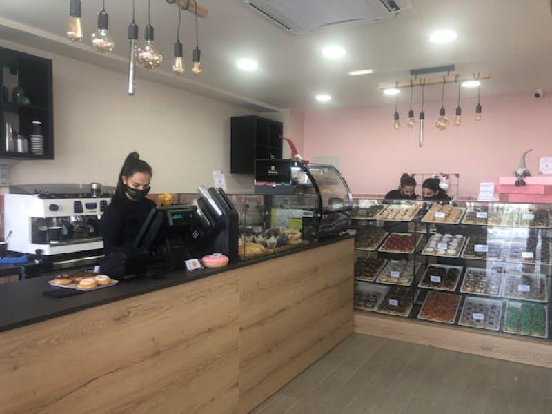 Μία νέα άφιξη για καφέ και λαχταριστά donut με άρωμα από Γαλλία