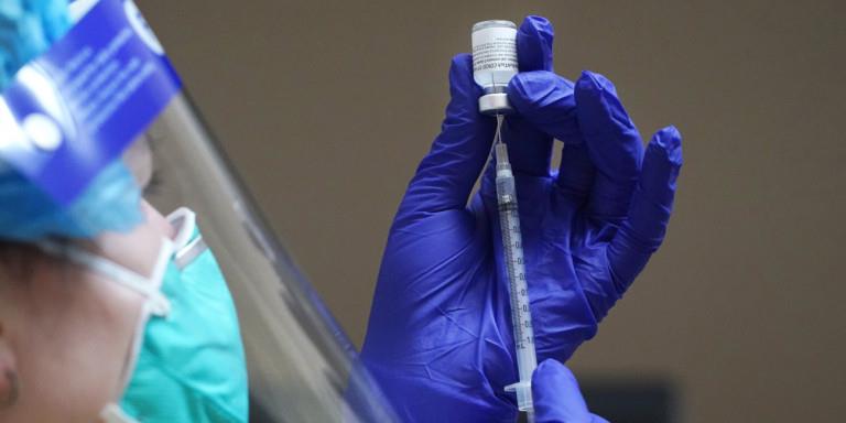Politico: Η Γερμανία θα λάβει επιπλέον 30 εκατ. δόσεις του εμβολίου Pfizer παραβιάζοντας τη στρατηγική εμβολιασμού της ΕΕ Politico: Η Γερμανία θα λάβει επιπλέον 30 εκατ. δόσεις του εμβολίου Pfizer παραβιάζοντας τη στρατηγική εμβολιασμού της ΕΕ