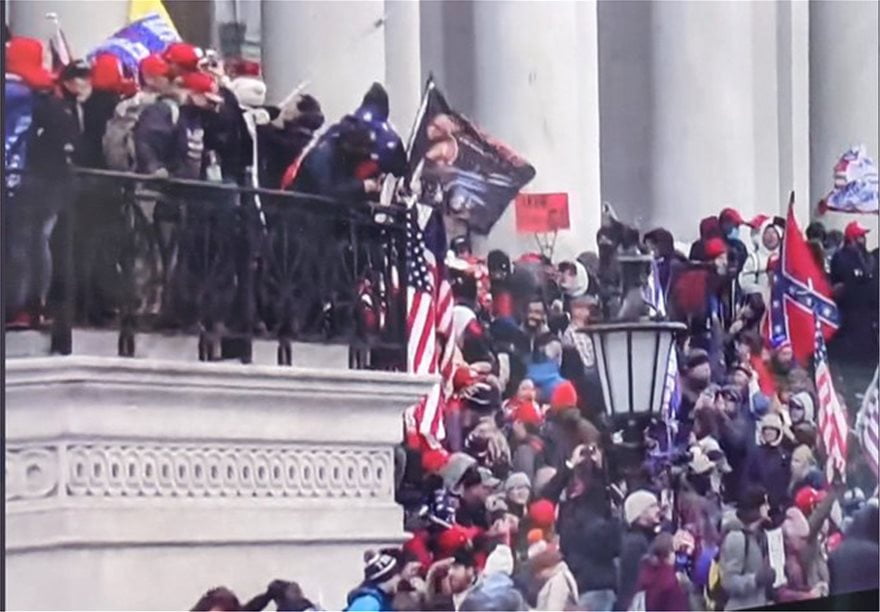 capitol-1 ΗΠΑ: Οπαδοί του Τραμπ εισέβαλαν στο Καπιτώλιο - Δείτε live