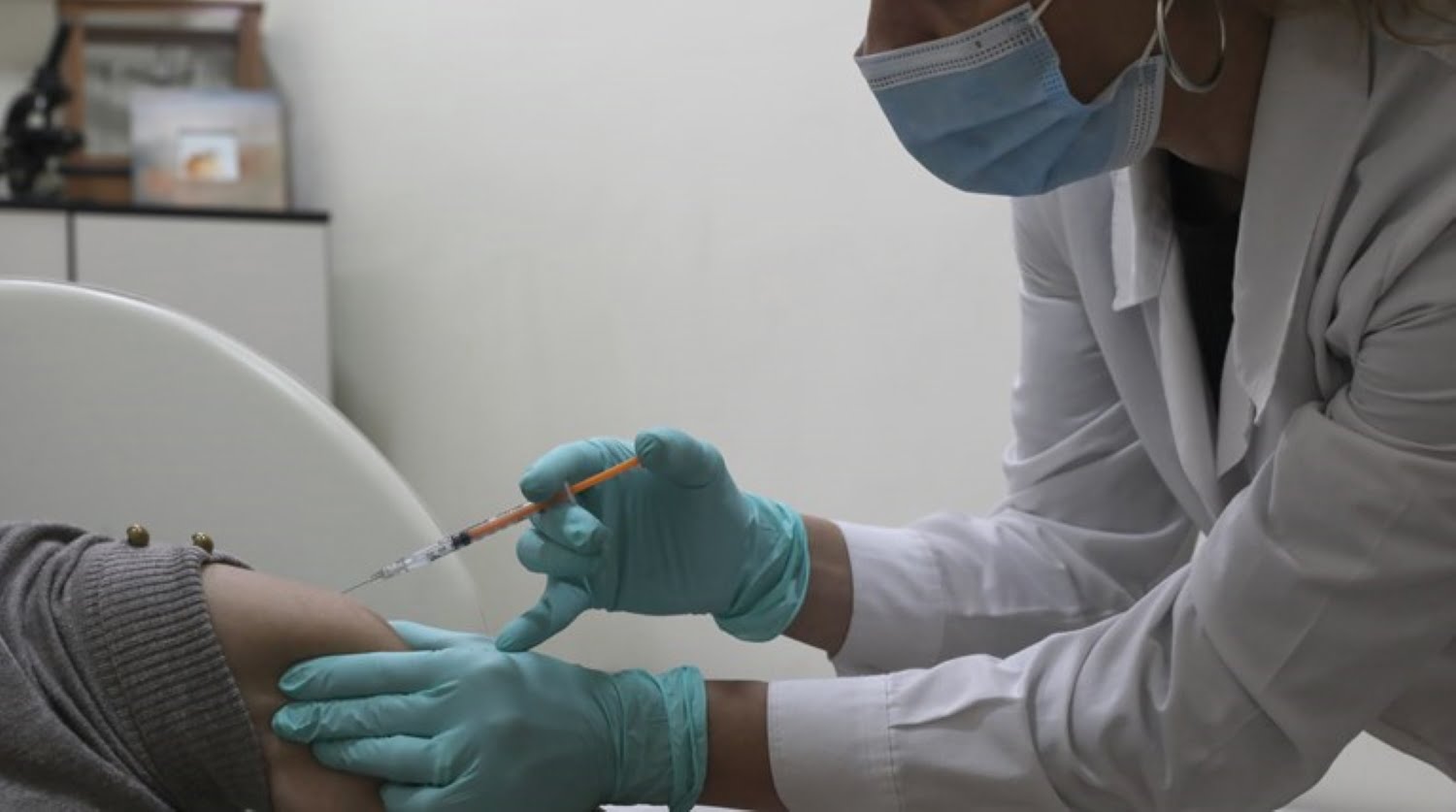 Μπορούν οι εμβολιασμένοι να κολλήσουν κοροναϊό;