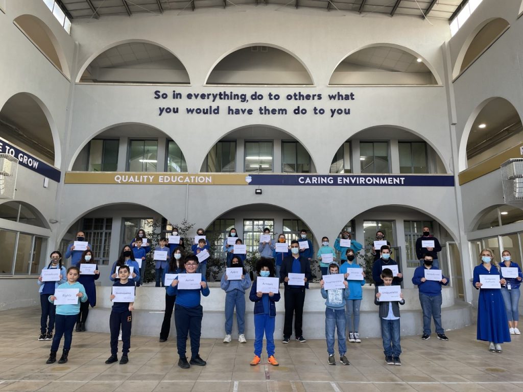 Η Αμερικανική Ακαδημία Λευκωσίας ντύνεται στα μπλε και συμμετέχει στην καμπάνια ευαισθητοποίησης του Παγκύπριου Συνδέσμου για Άτομα με Αυτισμό
