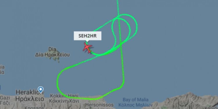 Θρίλερ στον αέρα: Το αεροπλάνο έκανε «βόλτες» πάνω από το Ηράκλειο (vid)