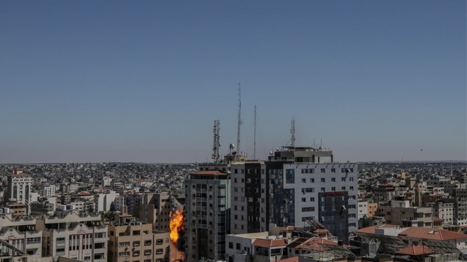 Γάζα: Κατέρρευσε από ισραηλινό βομβαρδισμό κτίριο όπου στεγάζονται Associated Press και Al Jazeera Γάζα: Κατέρρευσε από ισραηλινό βομβαρδισμό κτίριο όπου στεγάζονται Associated Press και Al Jazeera